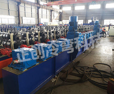 三波護(hù)欄板設(shè)備 廠家供應(yīng) 三波護(hù)欄板設(shè)備 廠家供應(yīng)